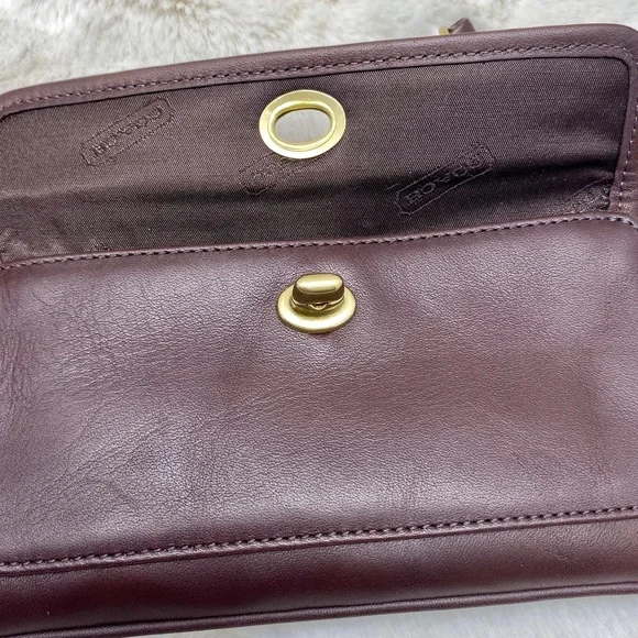Vintage Coach mahogany turn lock wallet/wristlet - Picture 3 of 11